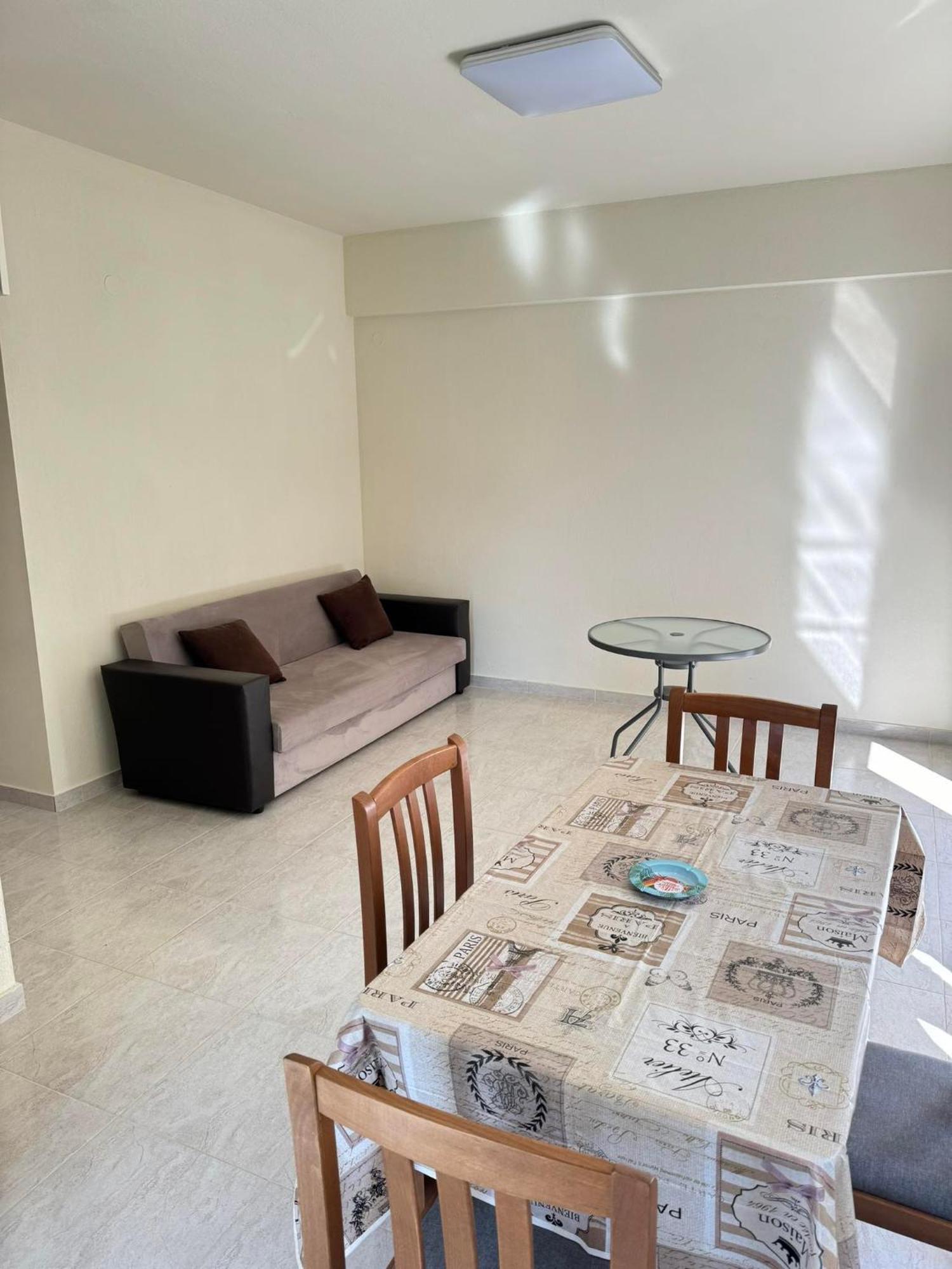 Apartment Adoniss Apartmentss *