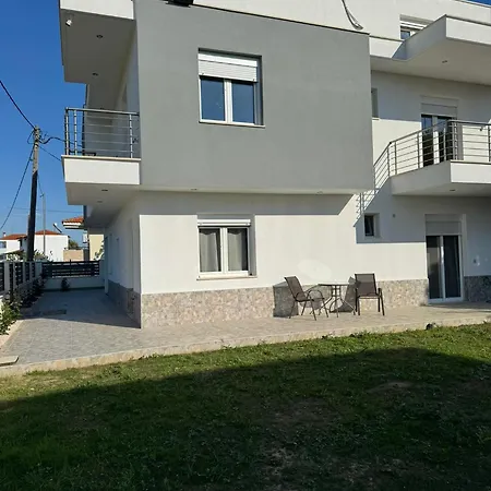 Adoniss Apartmentss Paralia Dionysiou Exterior photo