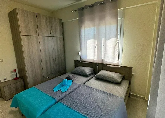 Adoniss Apartmentss
