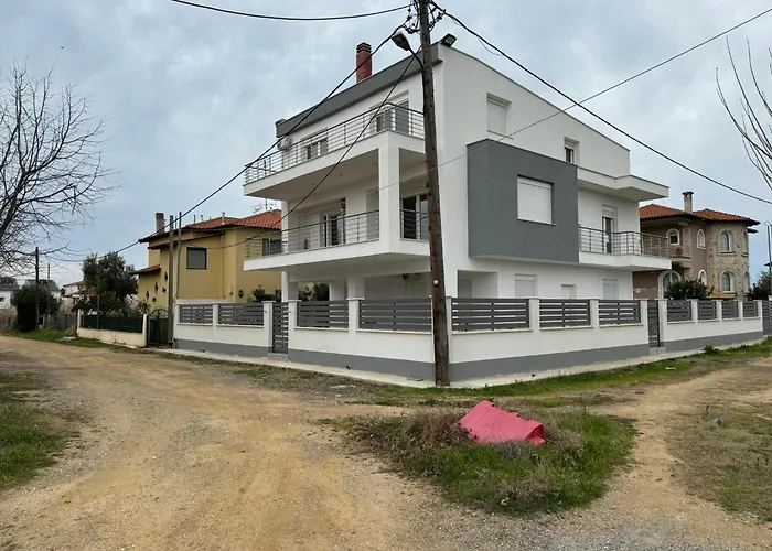 Adoniss Apartmentss
