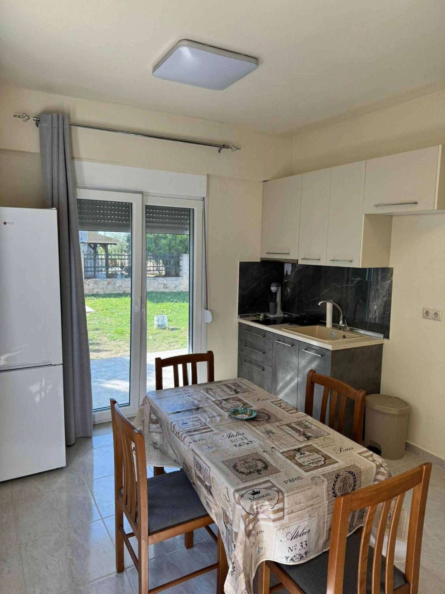 Apartment Adoniss Apartmentss