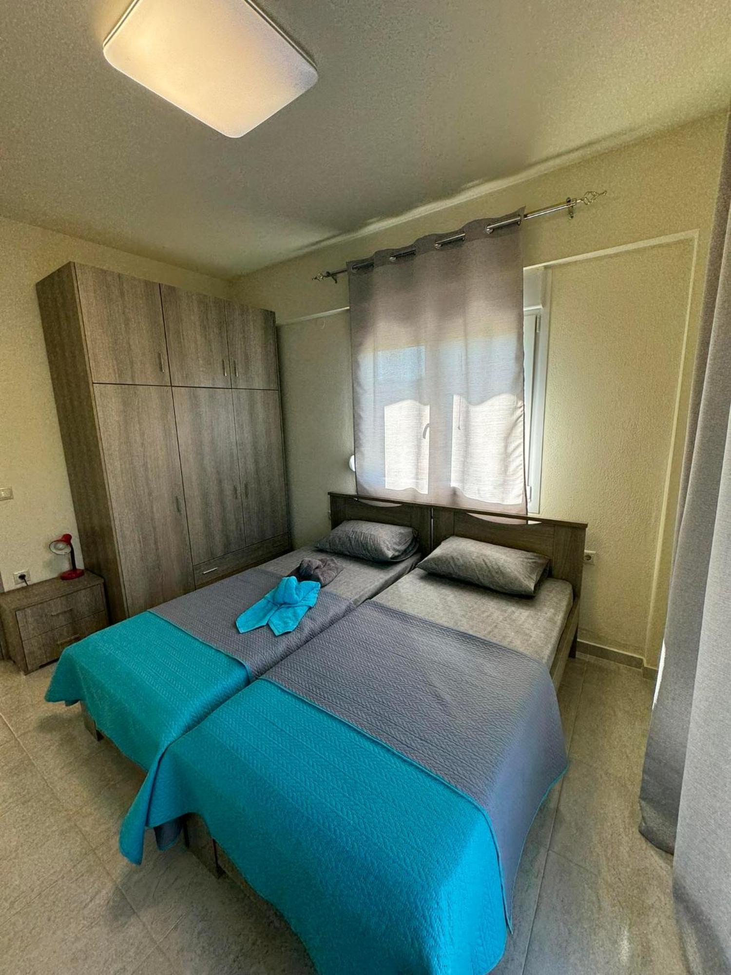 Adoniss Apartmentss